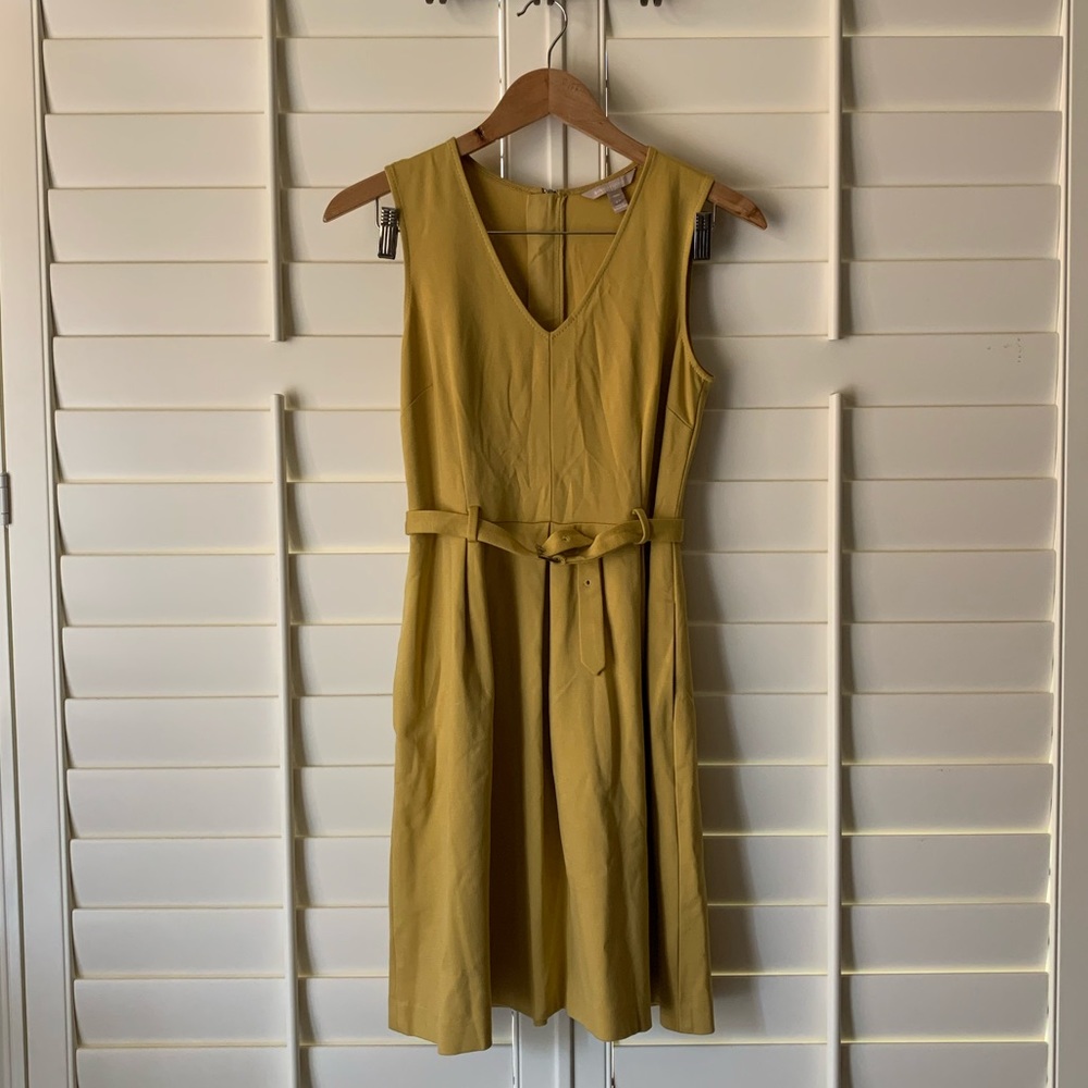 Banana Republic v-neck dress with belt